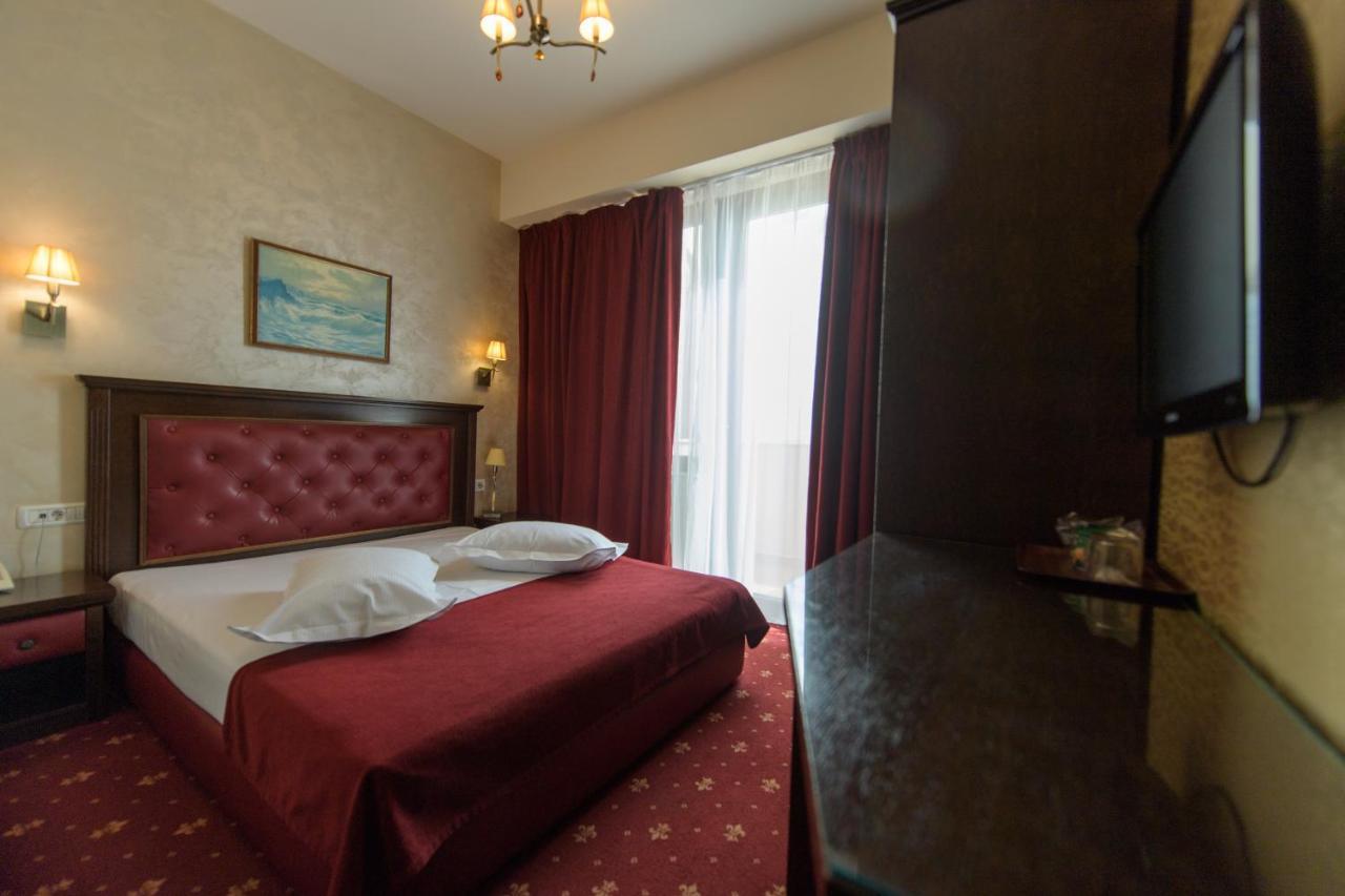 Hotel Golden Palace Мамая Екстериор снимка