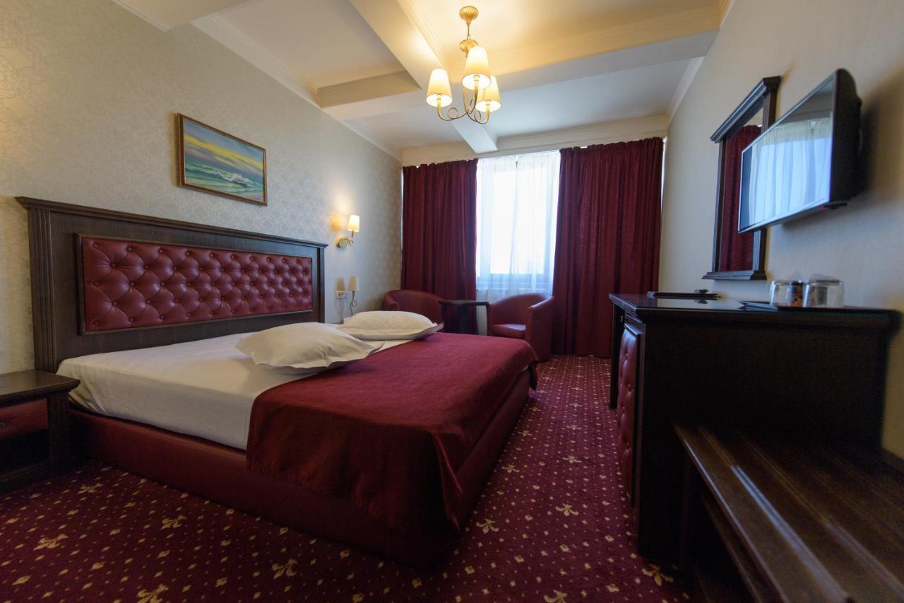 Hotel Golden Palace Мамая Екстериор снимка