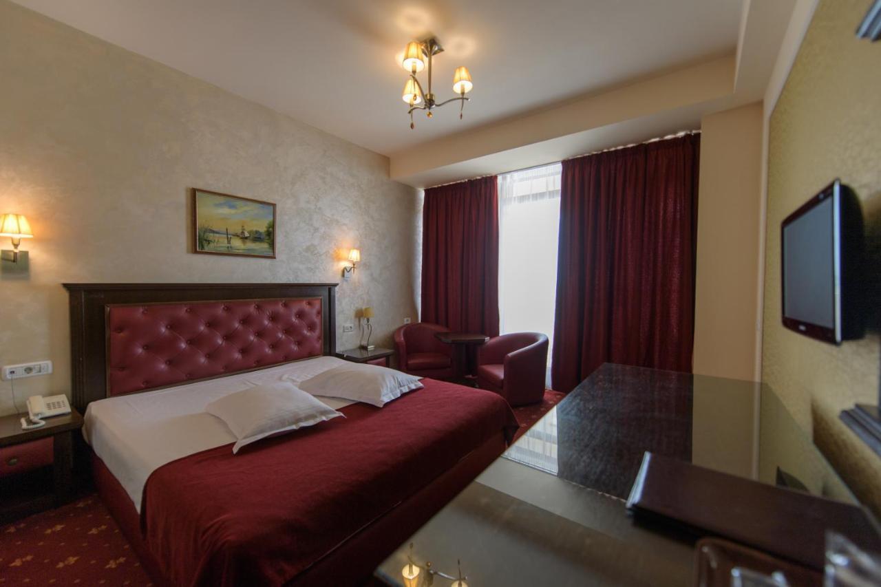 Hotel Golden Palace Мамая Екстериор снимка