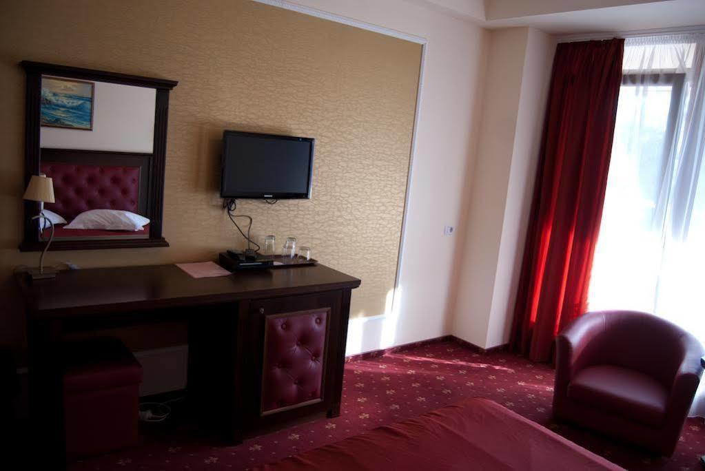 Hotel Golden Palace Мамая Екстериор снимка