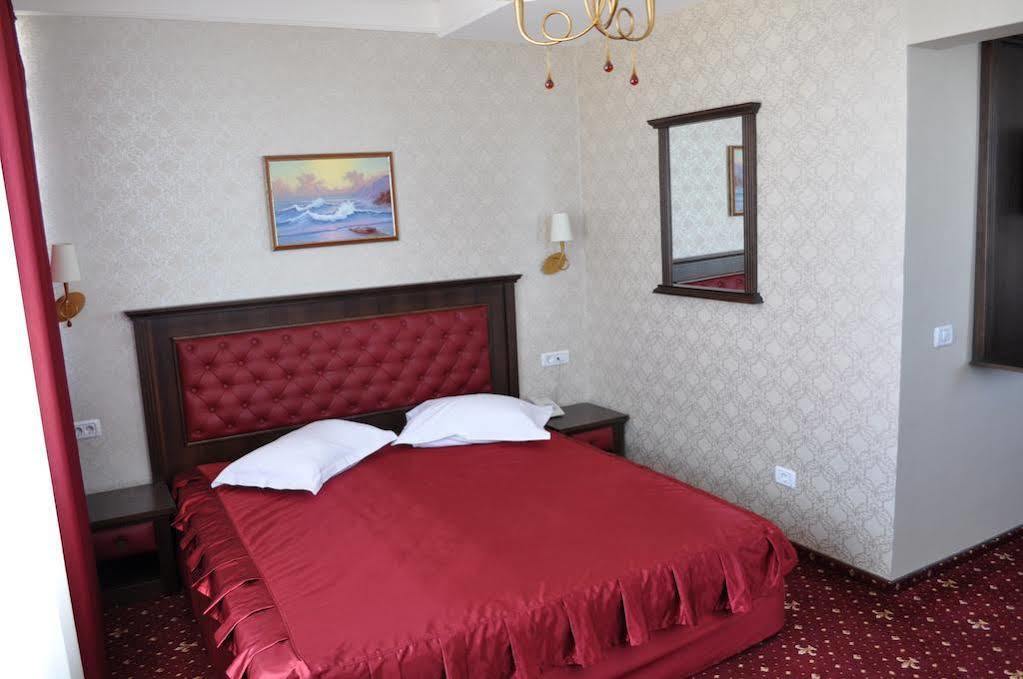 Hotel Golden Palace Мамая Екстериор снимка