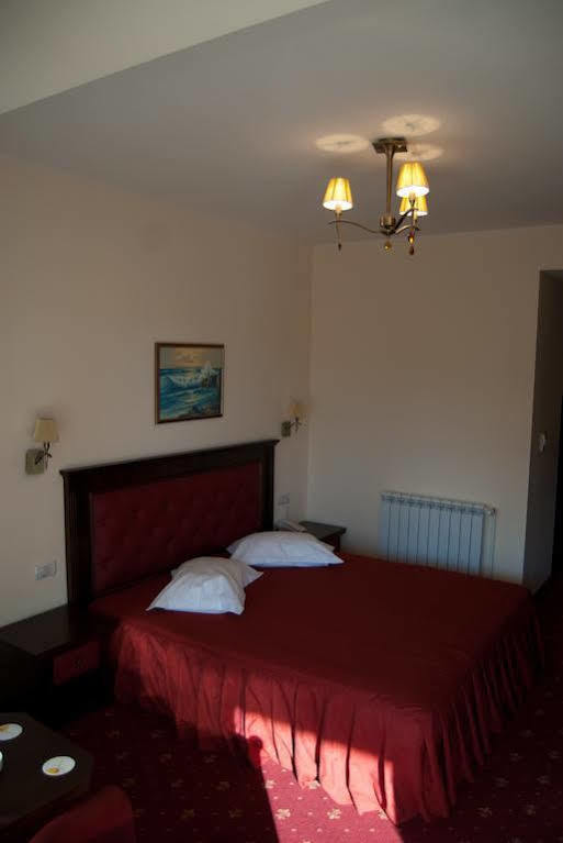 Hotel Golden Palace Мамая Екстериор снимка